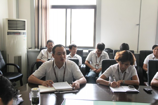 公司召开上半年工作总结会