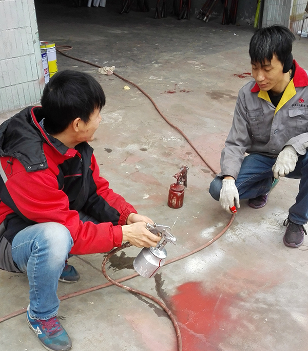 广告公司：金台大道候车亭改造施工完成