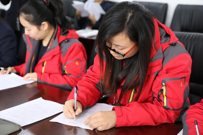 广告公司：签署2016年员工责任合同