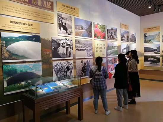 “与祖国共奋进，国旗下的演讲”特别主题团日