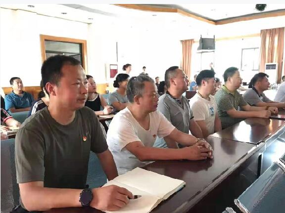 “永远跟党走 ，奋进新征程”